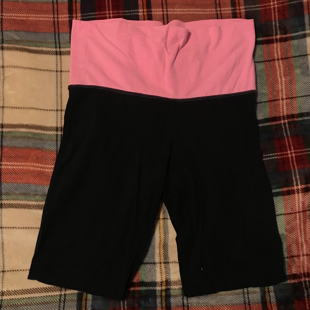 black and pink yoga leggings